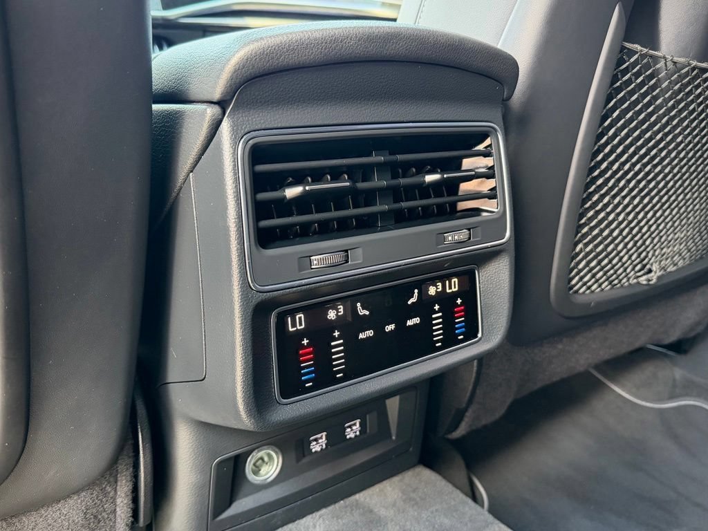 Used 2019 Audi Q8 Premium Plus w/ Premium Plus AWD/4WD image 12