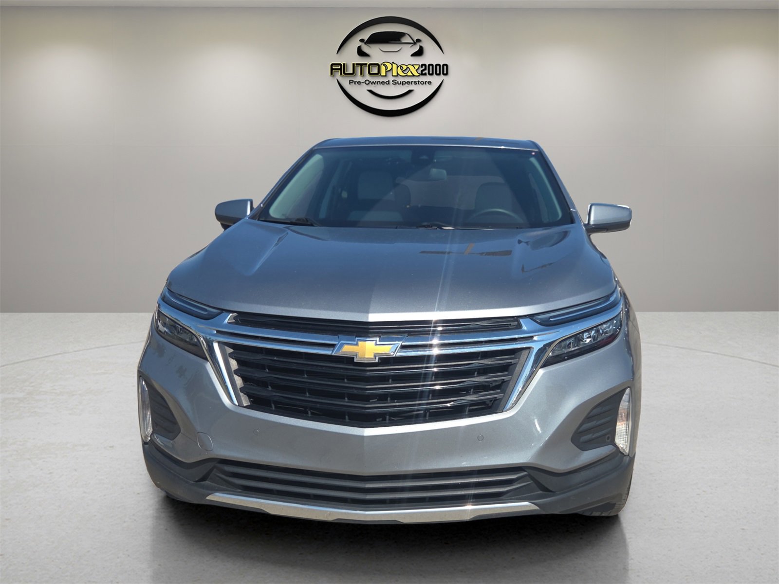 Used 2023 Chevrolet Equinox LT w/ Driver Convenience Package image 2