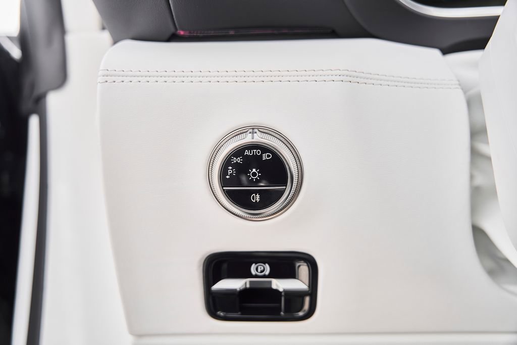 Used 2026 Mercedes-Benz Maybach SL 680 image 38