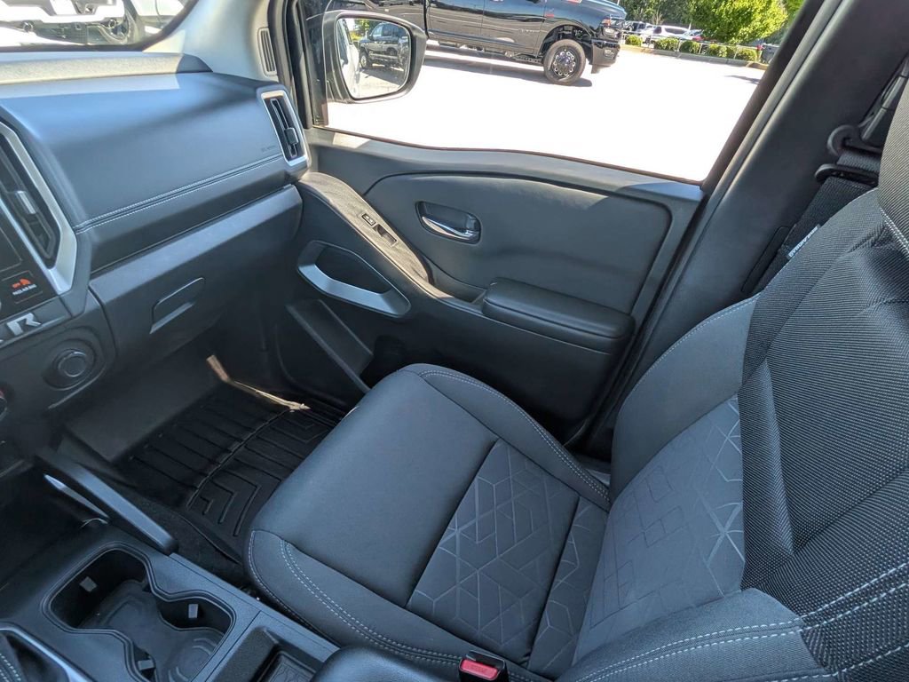Used 2025 Nissan Frontier SV RWD image 16