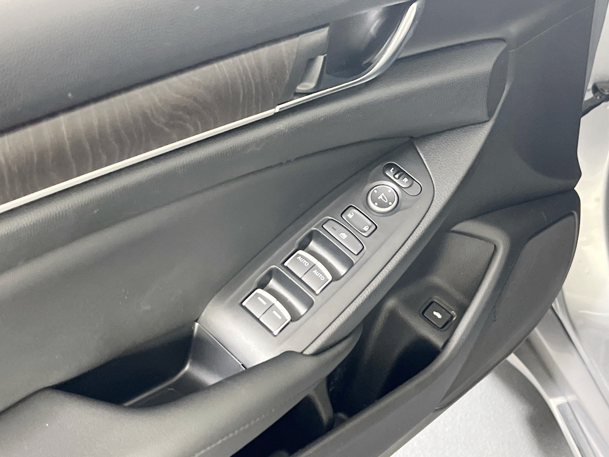 Used 2021 Honda Accord EX image 17