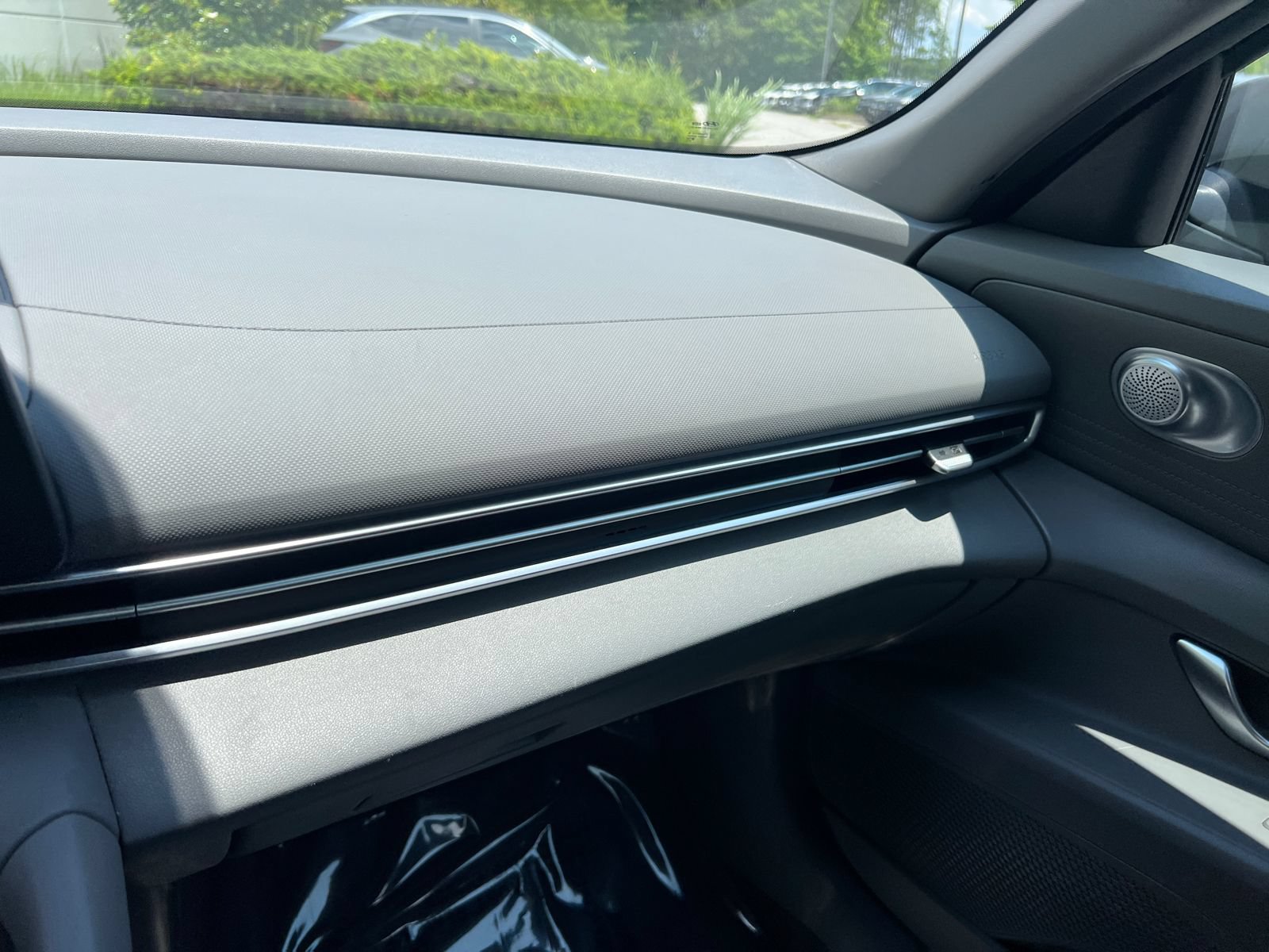 Used 2022 Hyundai Elantra SEL w/ Preferred Accessory Package FWD image 32
