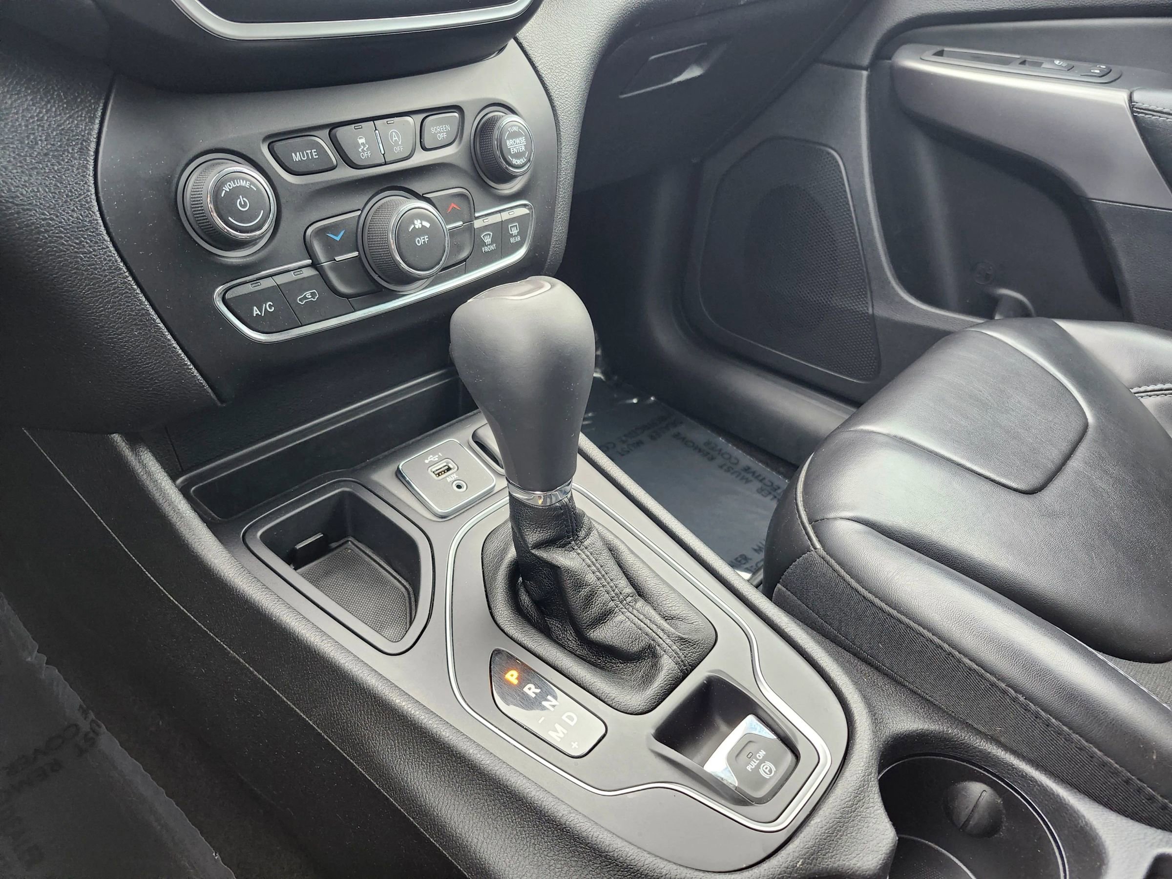 Used 2021 Jeep Cherokee Latitude Plus image 20