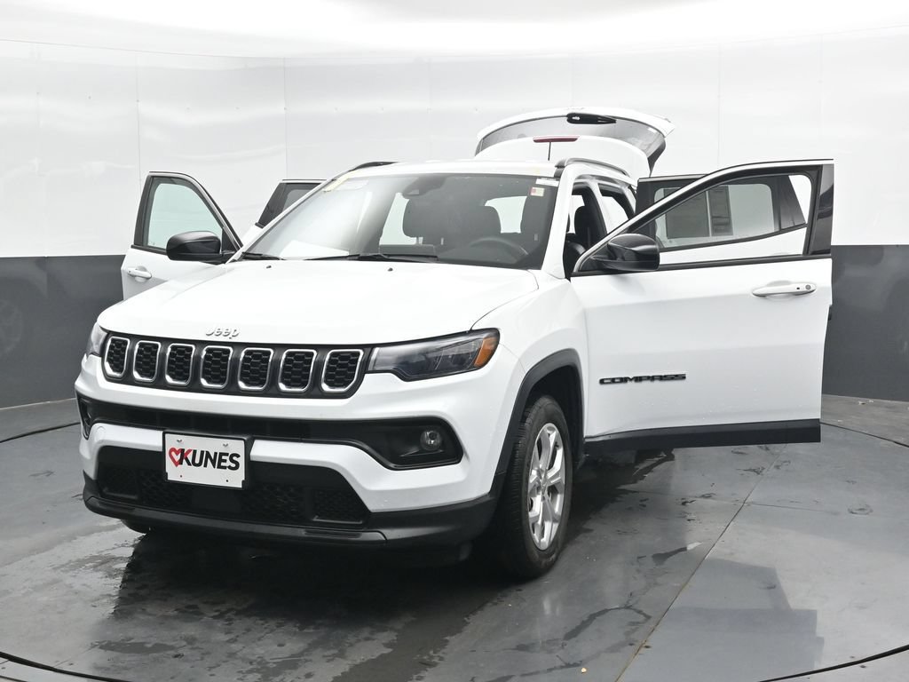 Used 2024 Jeep Compass Latitude AWD/4WD image 44