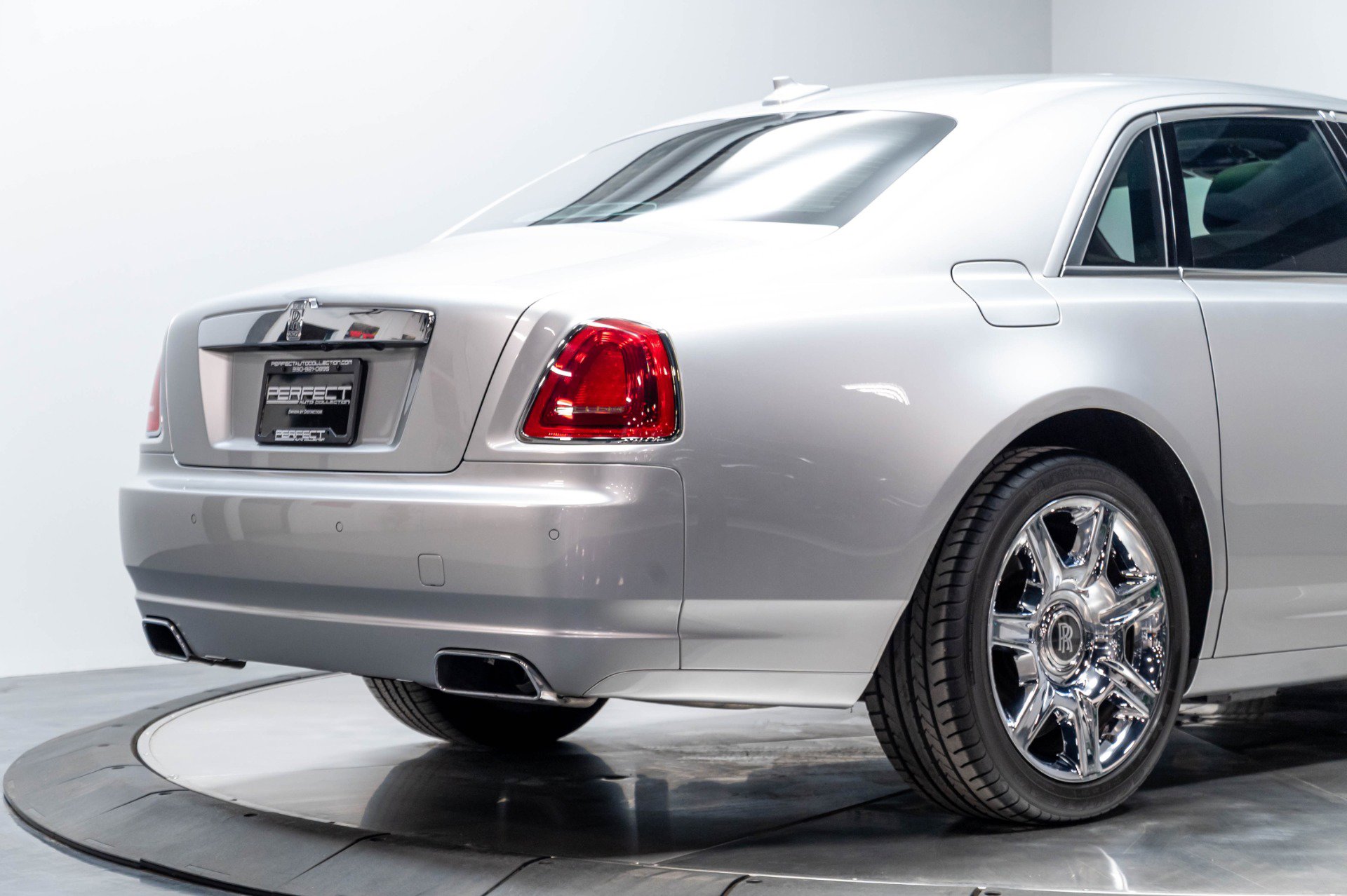 Used 2012 Rolls-Royce Ghost RWD image 19