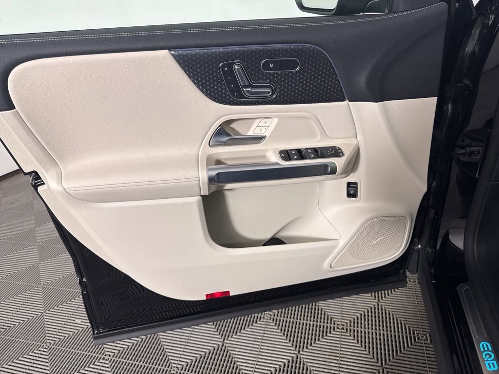 Used 2025 Mercedes-Benz EQB 300 4MATIC w/ Driver Assistance Package image 24