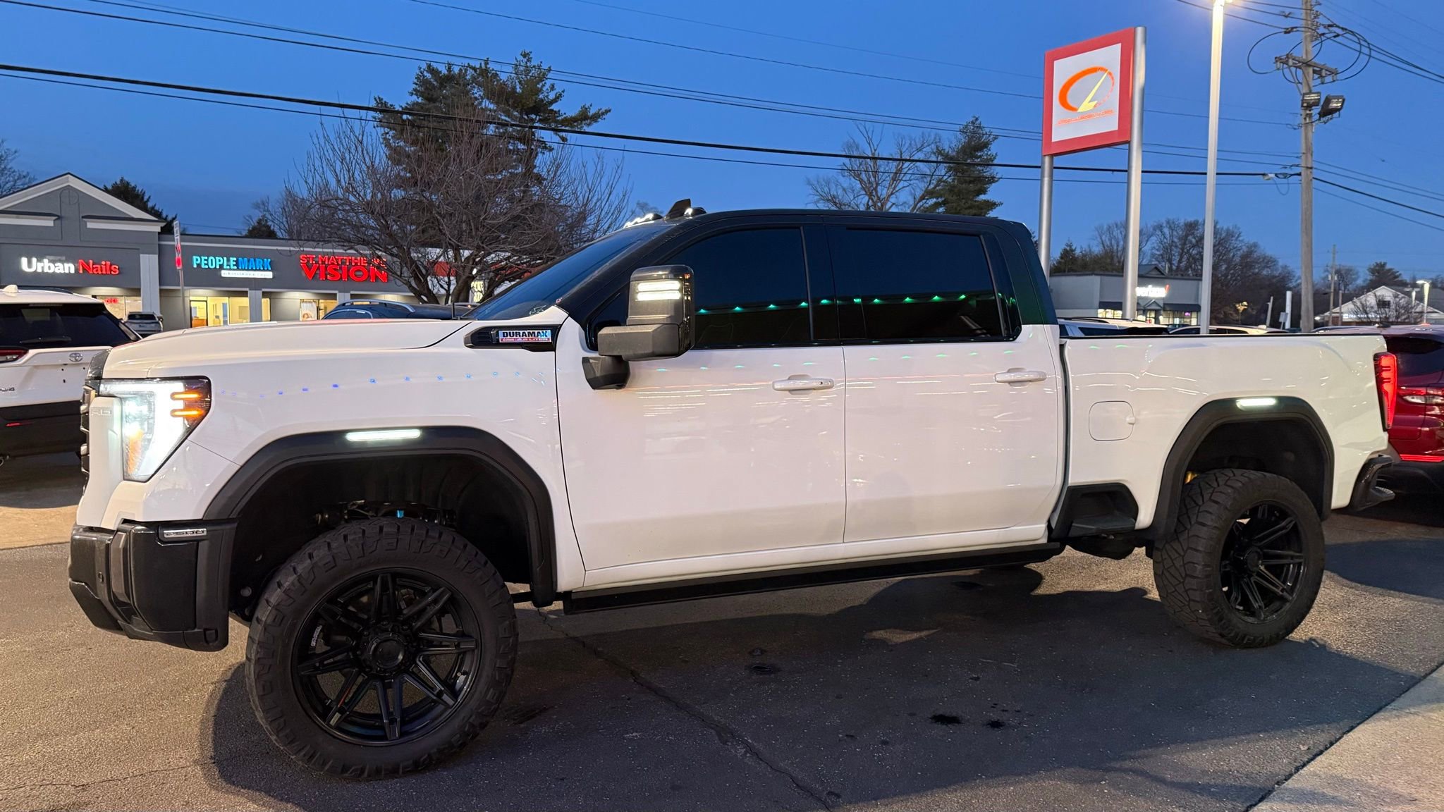 Used 2024 GMC Sierra 2500 AT4X image 14