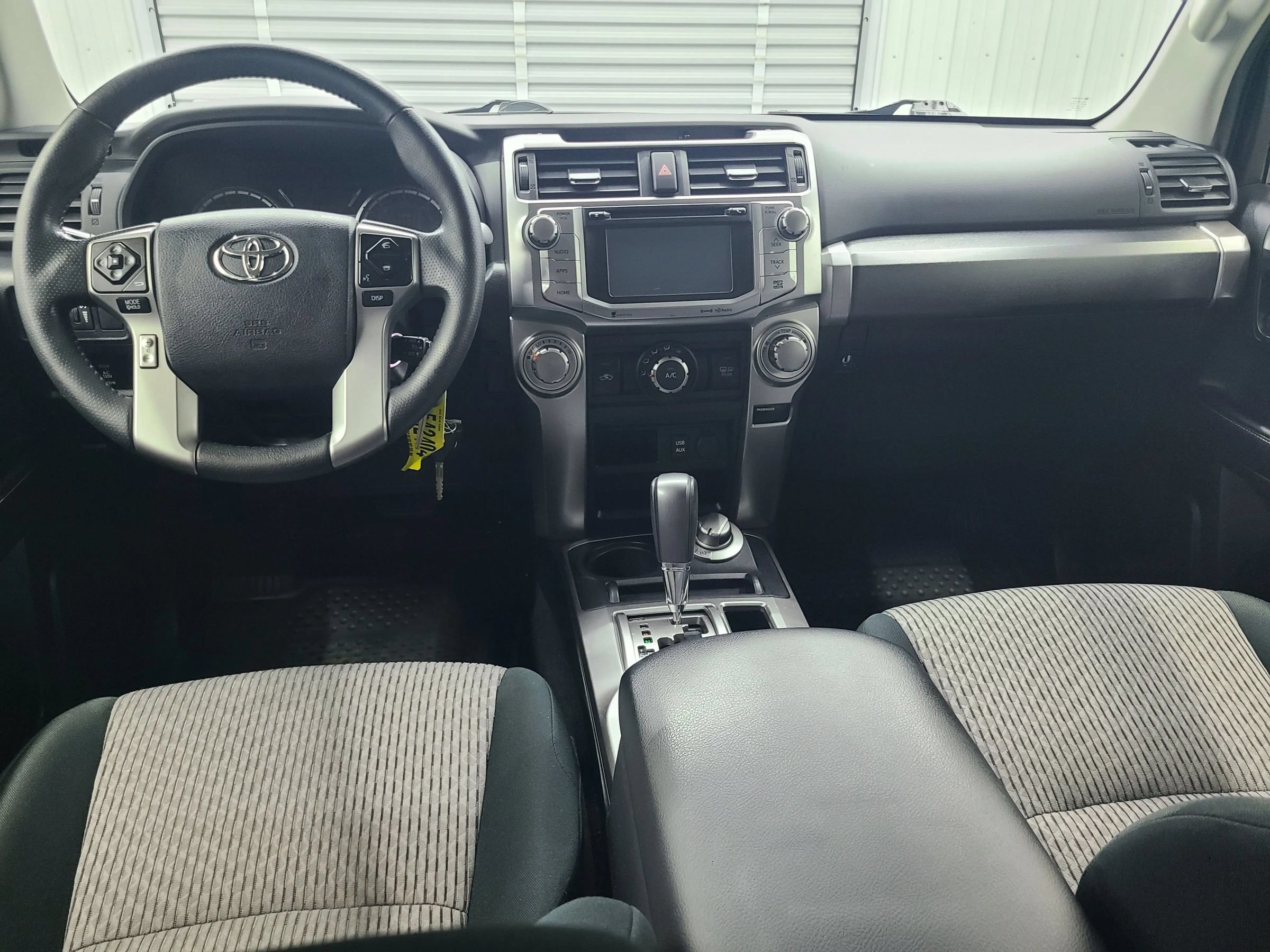Used 2017 Toyota 4Runner SR5 AWD/4WD image 2