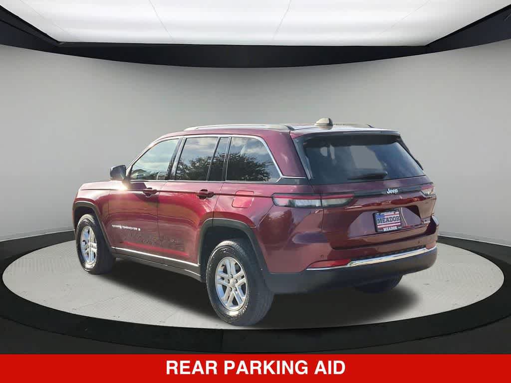Used 2024 Jeep Grand Cherokee Laredo RWD image 4