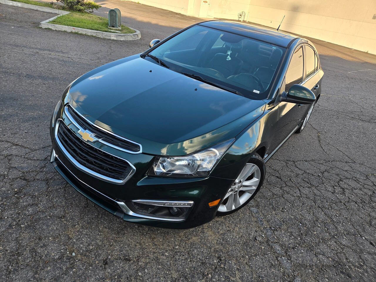 Used 2015 Chevrolet Cruze LTZ w/ Sun, Sound and Sport Package FWD image 4