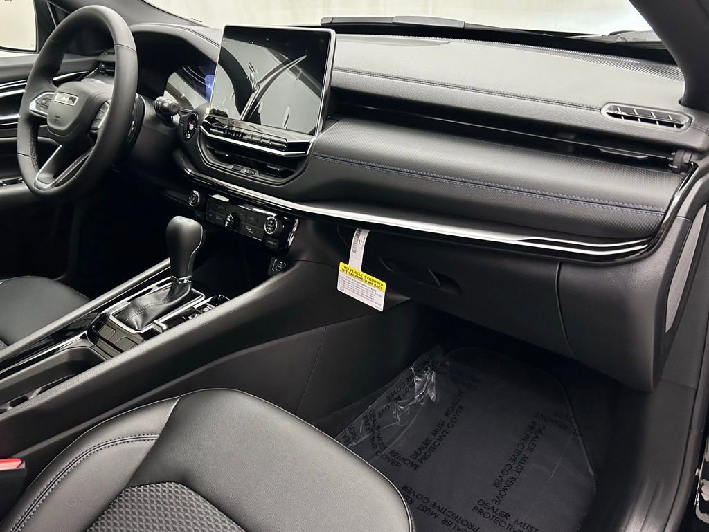 New 2026 Jeep Compass Latitude image 18