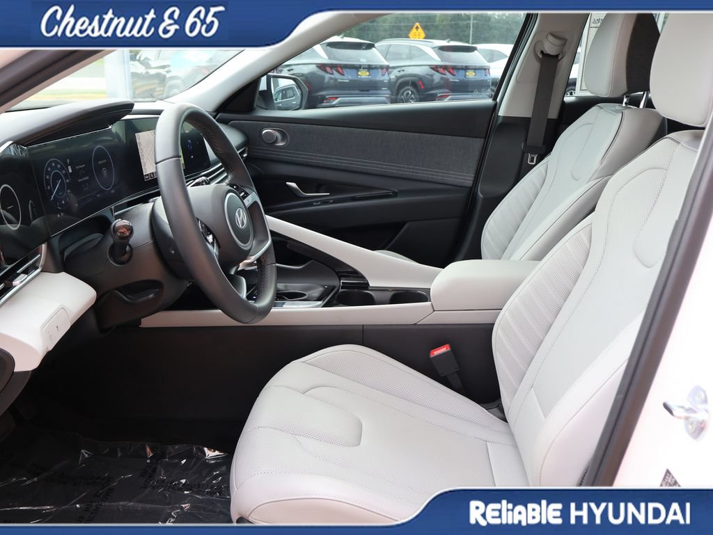 Certified 2025 Hyundai Elantra Limited FWD image 22