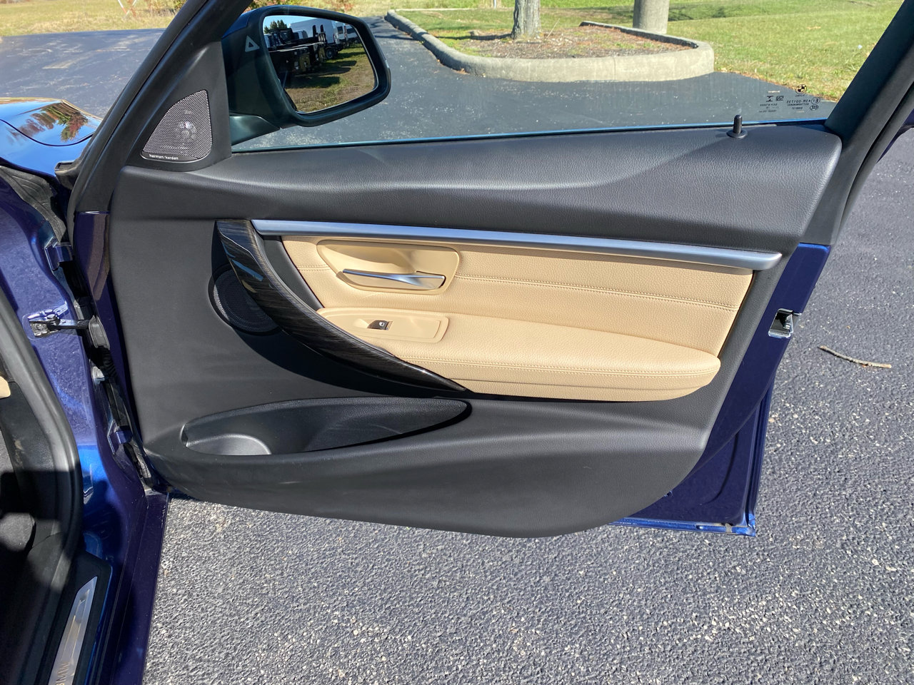 Used 2018 BMW 330i xDrive 330i xDrive SULEV Sedan w/ Premium Package image 16