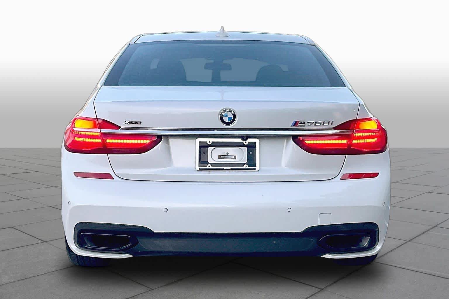 Used 2019 BMW 750i xDrive w/ M Sport Package AWD/4WD image 4