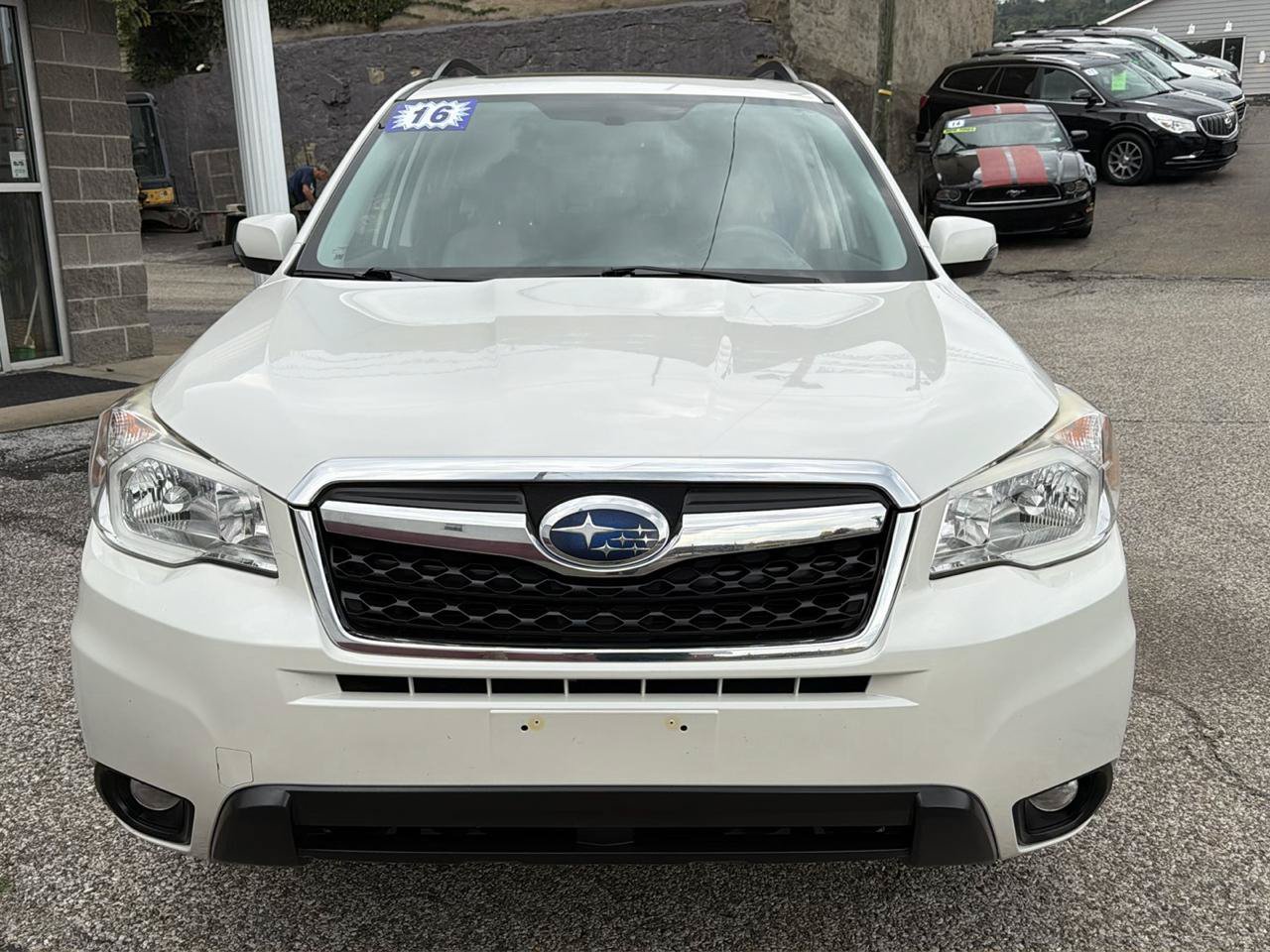 Used 2016 Subaru Forester 2.5i Touring AWD/4WD image 2