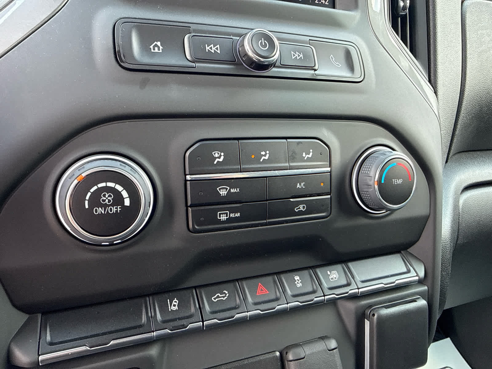 Certified 2024 Chevrolet Silverado 2500 Custom w/ Custom Convenience Package AWD/4WD image 18