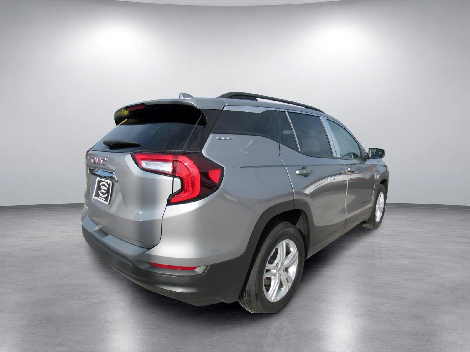 Used 2024 GMC Terrain SLE w/ Driver Convenience Package FWD image 6