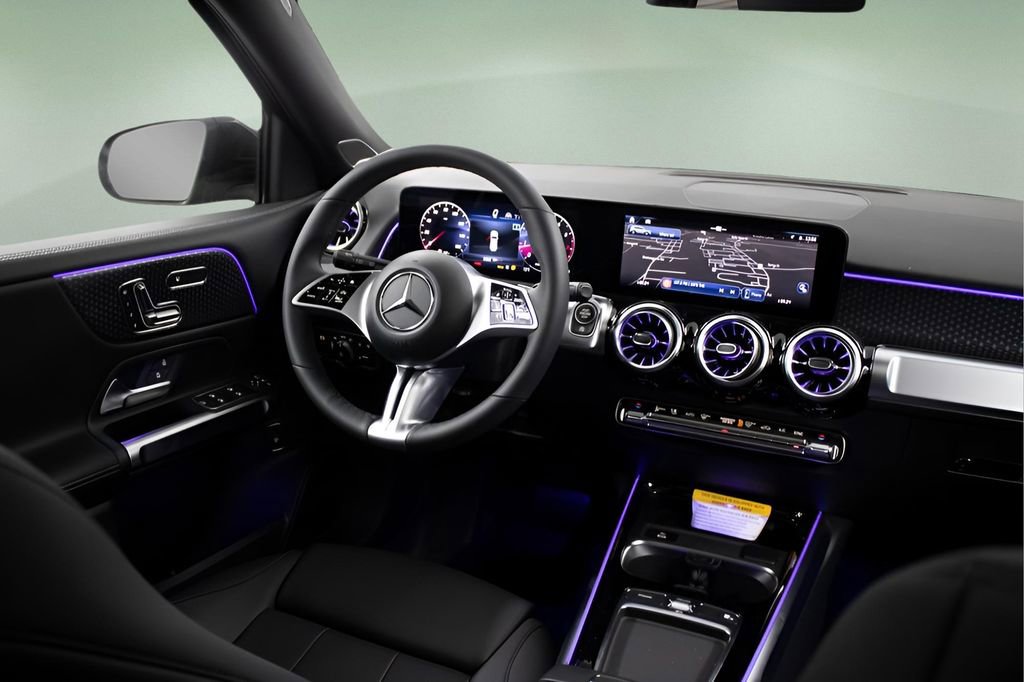 Used 2024 Mercedes-Benz GLB 250 4MATIC image 25