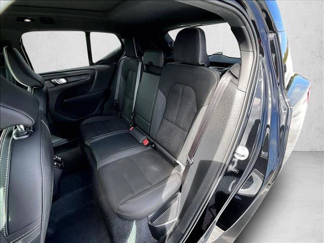 Used 2024 Volvo XC40 B5 Plus AWD/4WD image 28