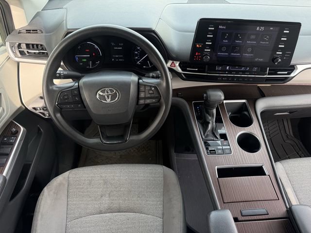 Used 2022 Toyota Sienna LE FWD image 11