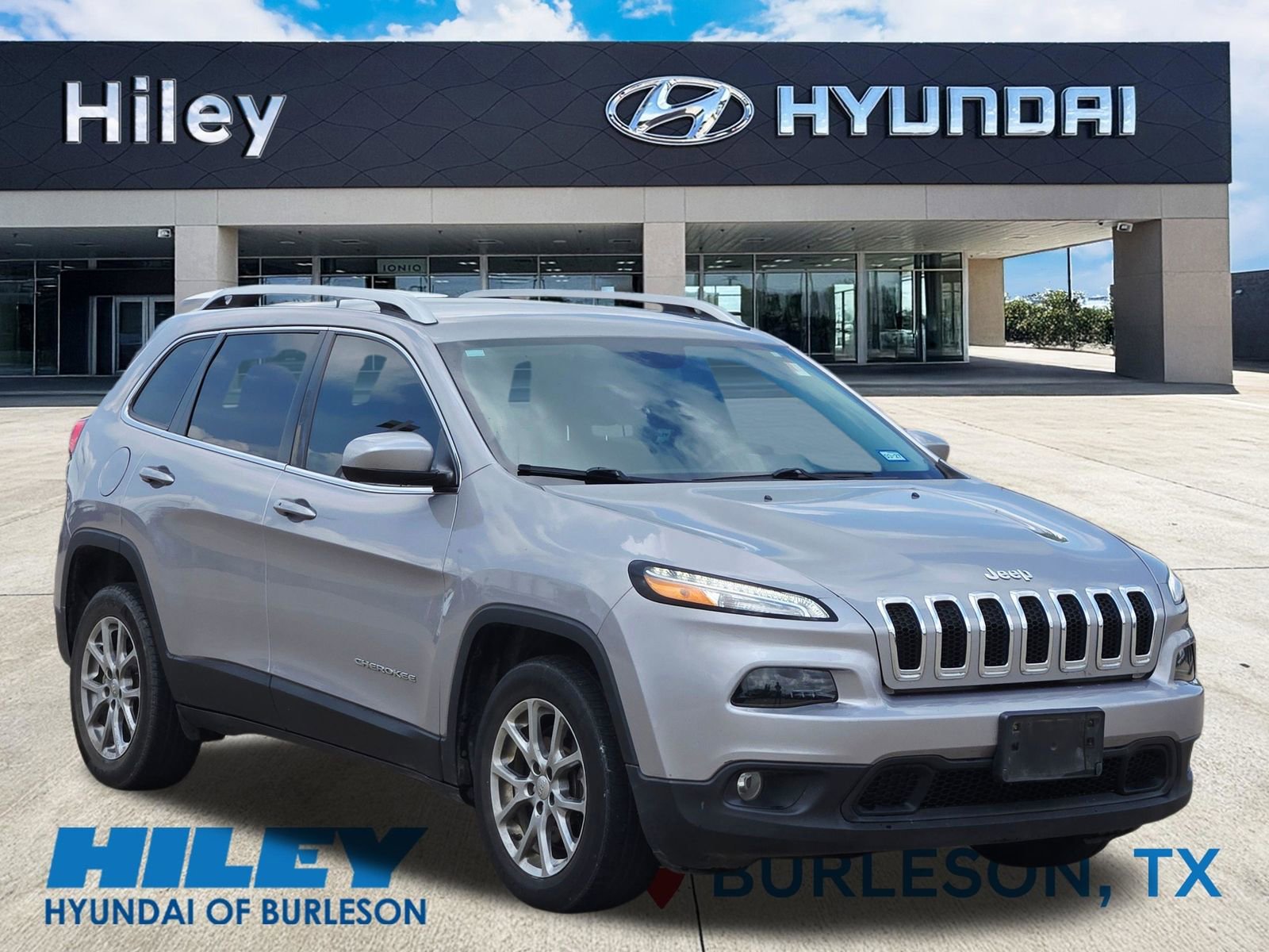 Used 2018 Jeep Cherokee Latitude Plus w/ Comfort/Convenience Group