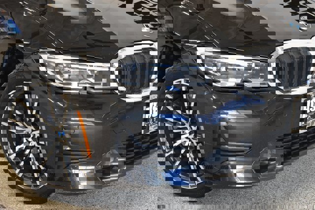 Used 2021 BMW 330i xDrive Sedan w/ Premium Package image 15