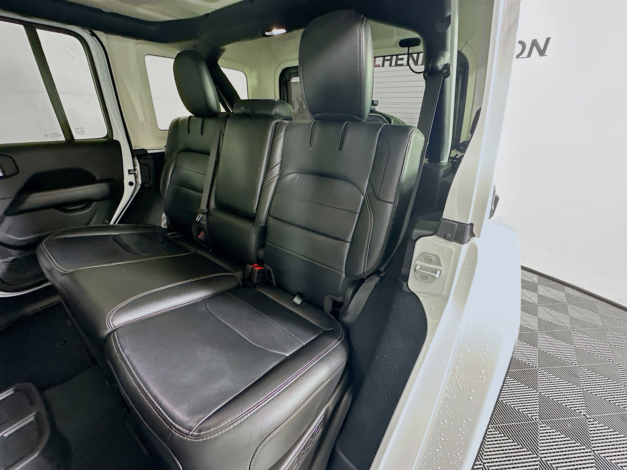 Used 2022 Jeep Wrangler Unlimited Sahara image 26