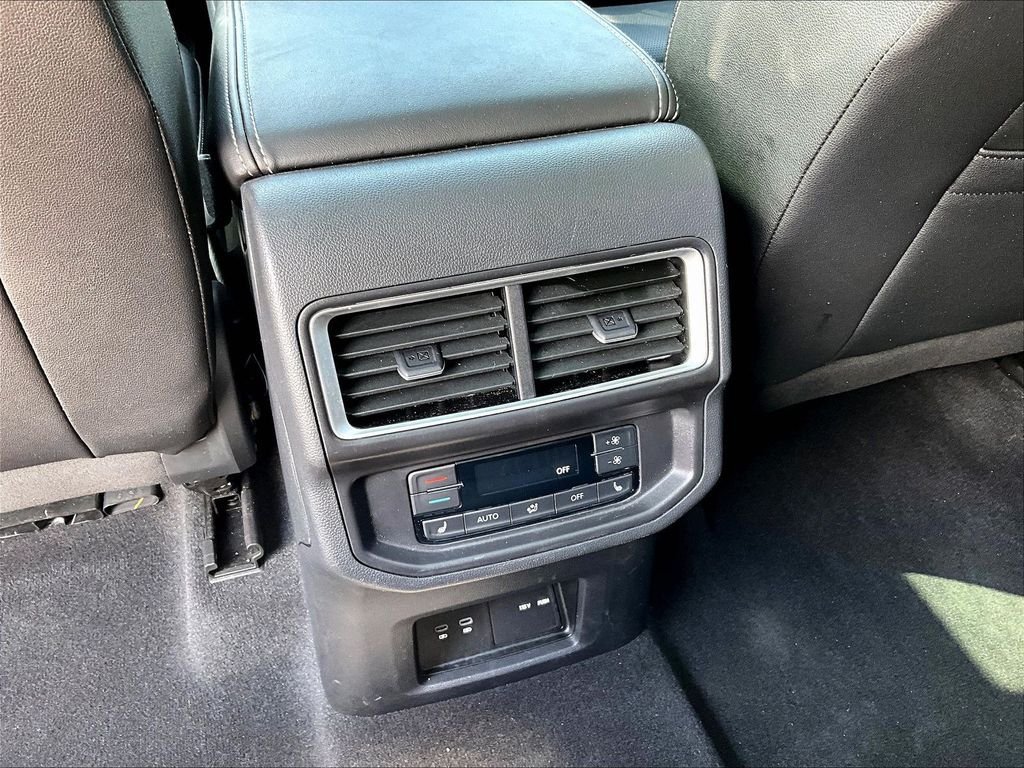 Used 2025 Volkswagen Atlas SEL AWD/4WD image 19