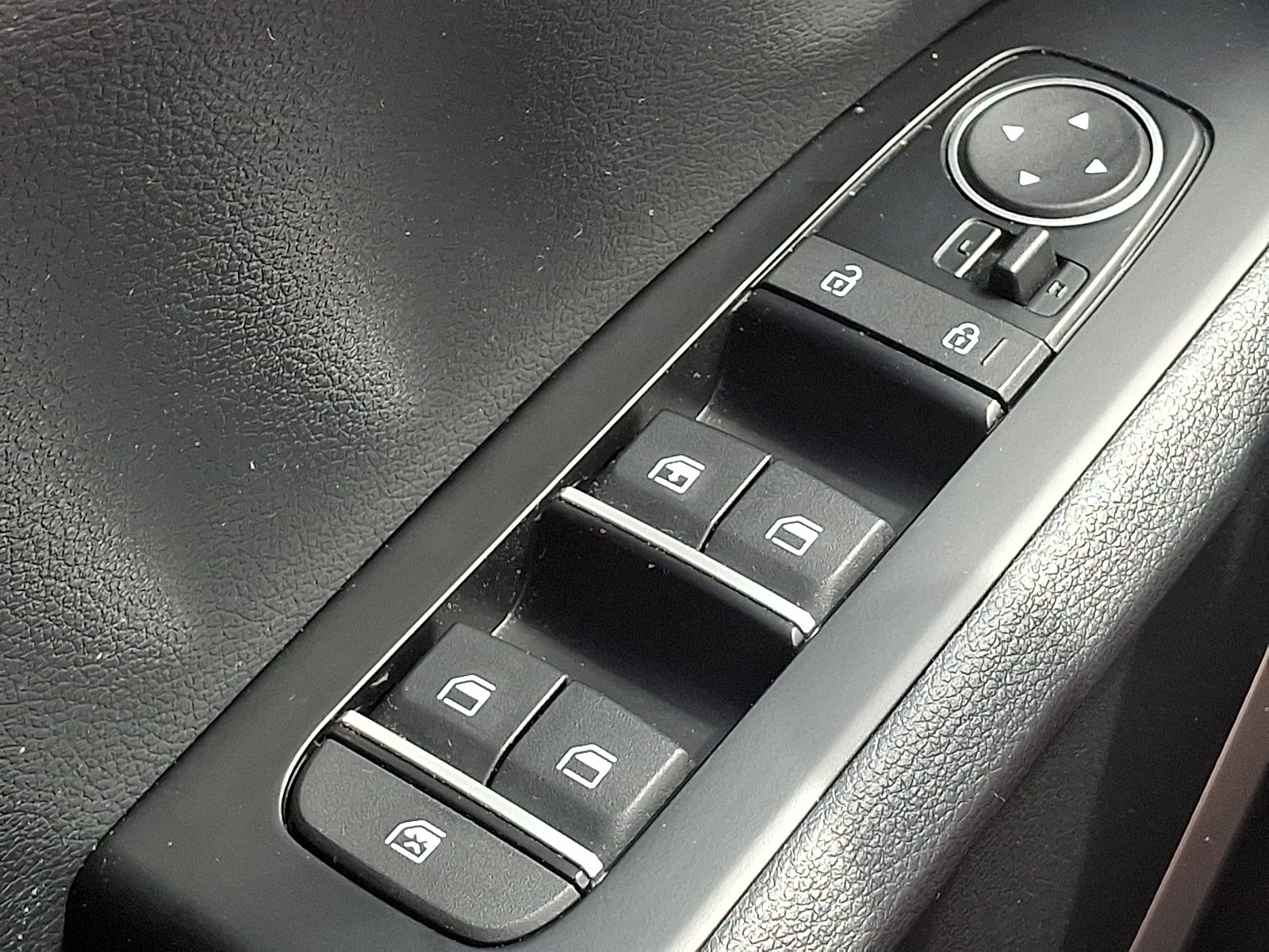 Certified 2025 Kia Soul LX w/ LX Technology Package FWD image 26