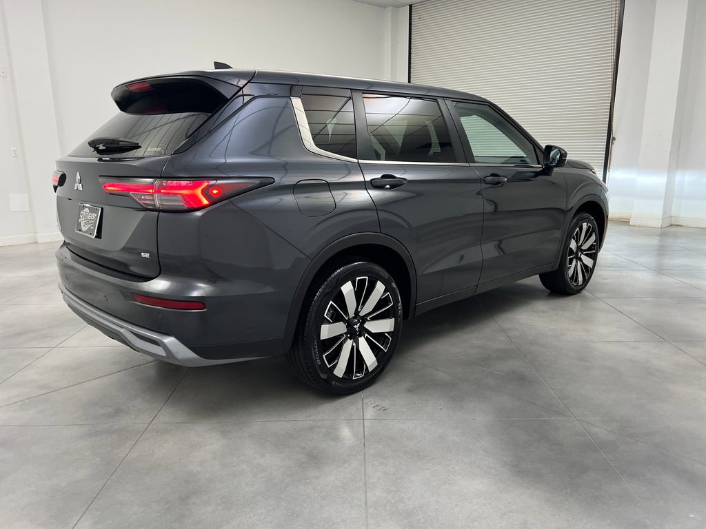 Used 2025 Mitsubishi Outlander SE AWD/4WD image 7
