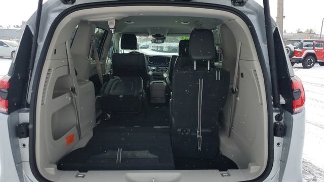 Certified 2024 Chrysler Pacifica Touring-L FWD image 26