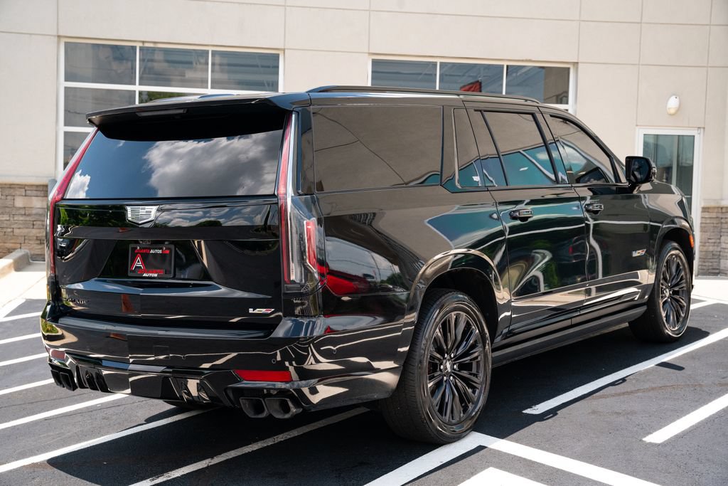 Used 2023 Cadillac Escalade ESV V w/ LPO, ONYX Package AWD/4WD image 12