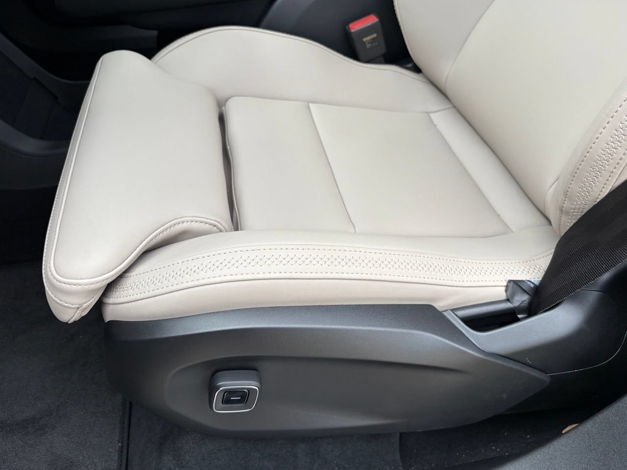 New 2026 Volvo EX90 Plus RWD image 18