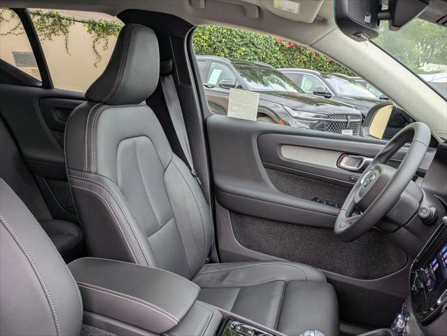 Used 2025 Volvo XC40 B5 Ultra w/ Climate Package image 22