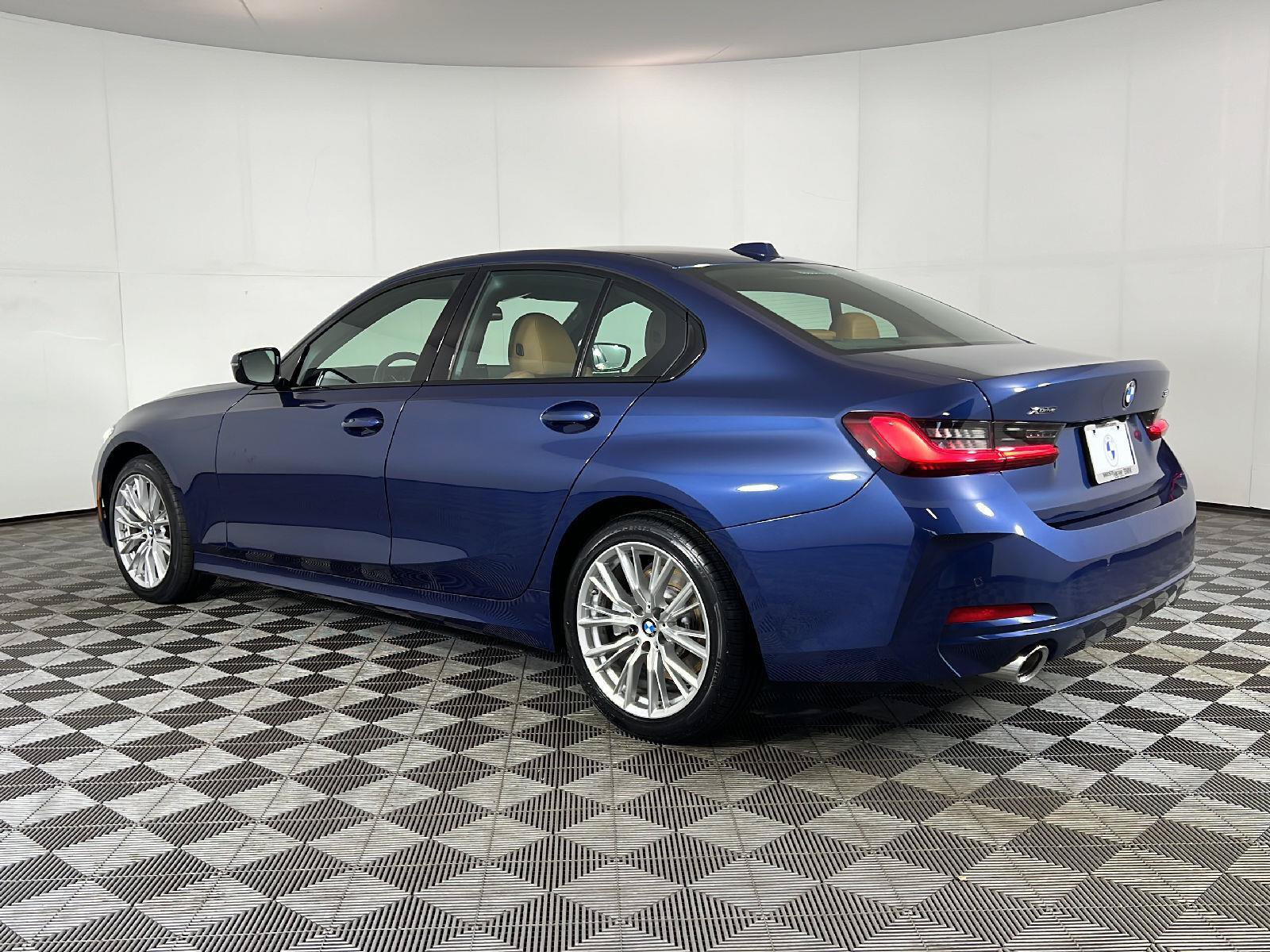 Used 2023 BMW 330i xDrive Sedan w/ Premium Package AWD/4WD image 9