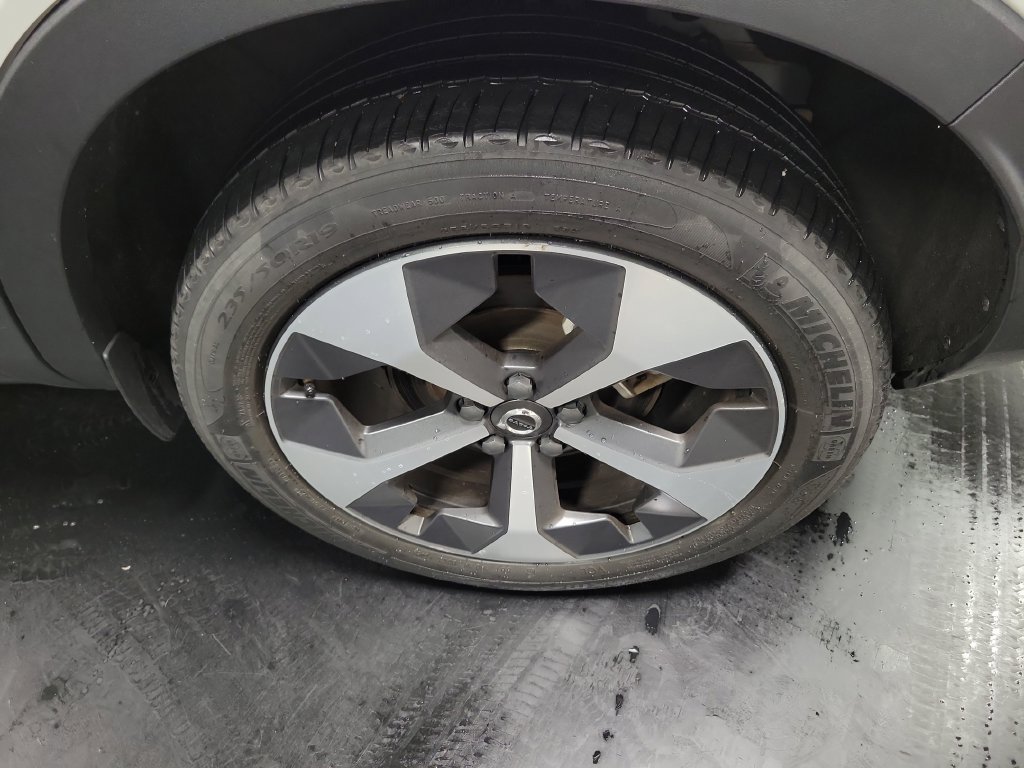 Used 2024 Volvo XC40 B5 Plus AWD/4WD image 13