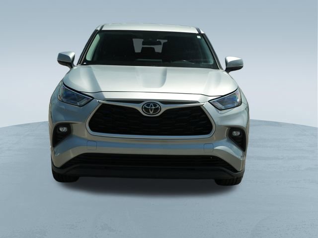 Used 2023 Toyota Highlander LE FWD video 2