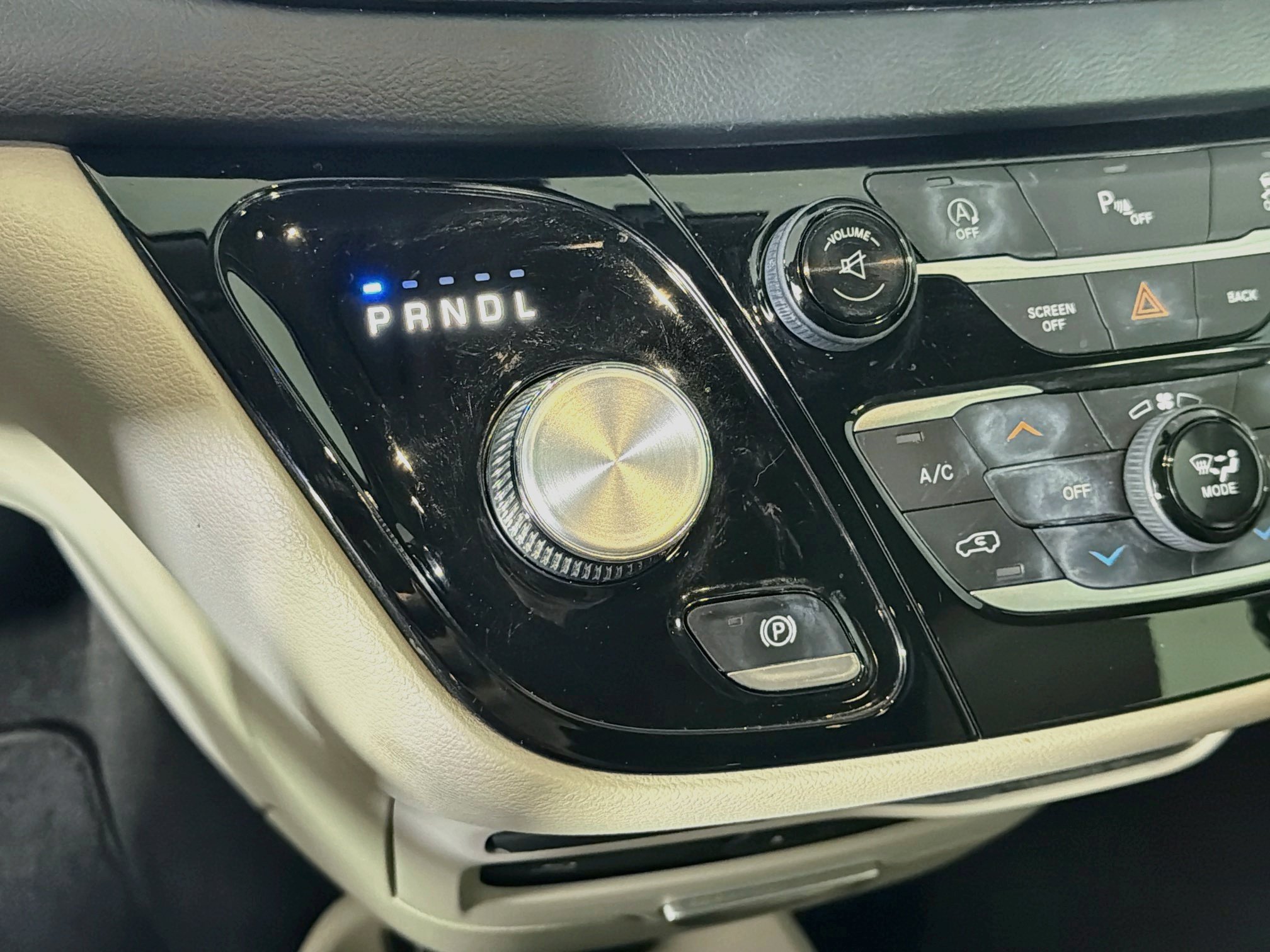 Used 2017 Chrysler Pacifica Touring-L Plus FWD image 25
