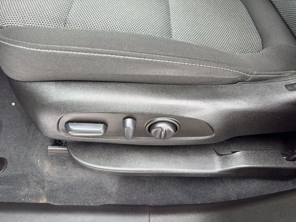 Used 2022 Chevrolet Traverse LT image 16