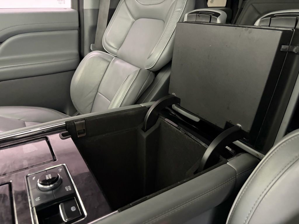 Used 2019 Lincoln Navigator Reserve image 27