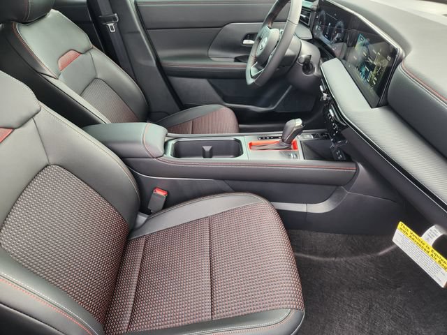 New 2025 Nissan Kicks SR FWD image 10