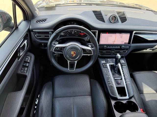 Used 2021 Porsche Macan AWD/4WD image 24
