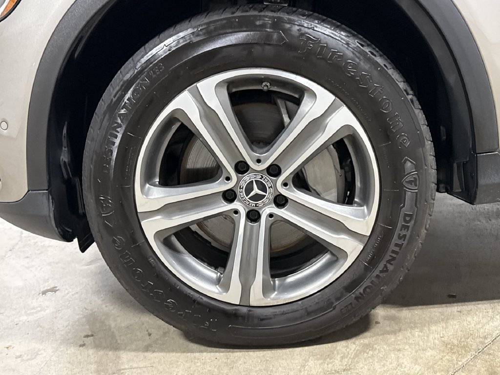 Used 2021 Mercedes-Benz GLC 300 image 27
