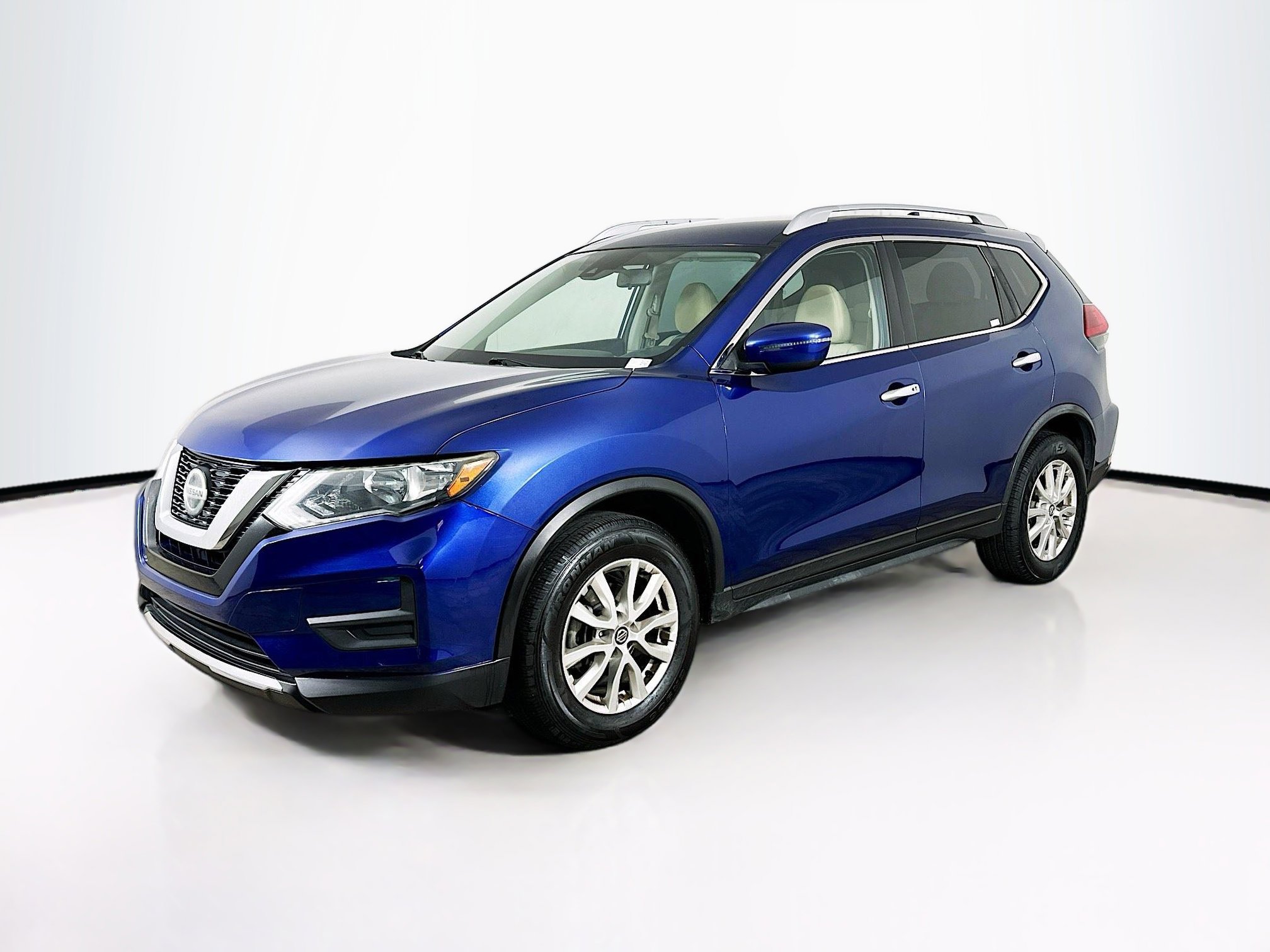 Used 2020 Nissan Rogue SV FWD image 3