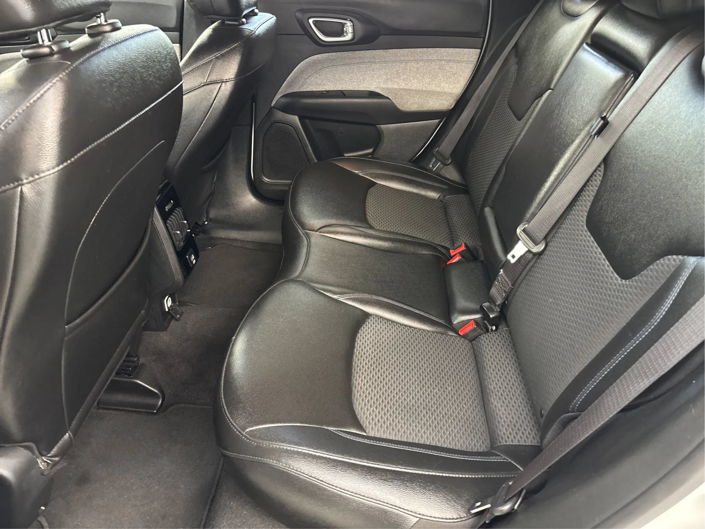 Used 2024 Jeep Compass Latitude AWD/4WD image 14