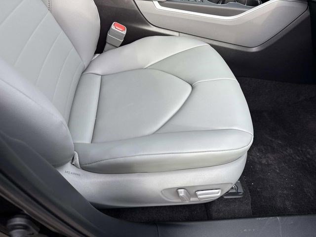 Used 2026 Toyota Highlander XLE image 10