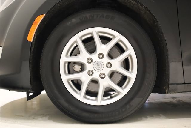 Used 2020 Chrysler Pacifica Touring-L image 8
