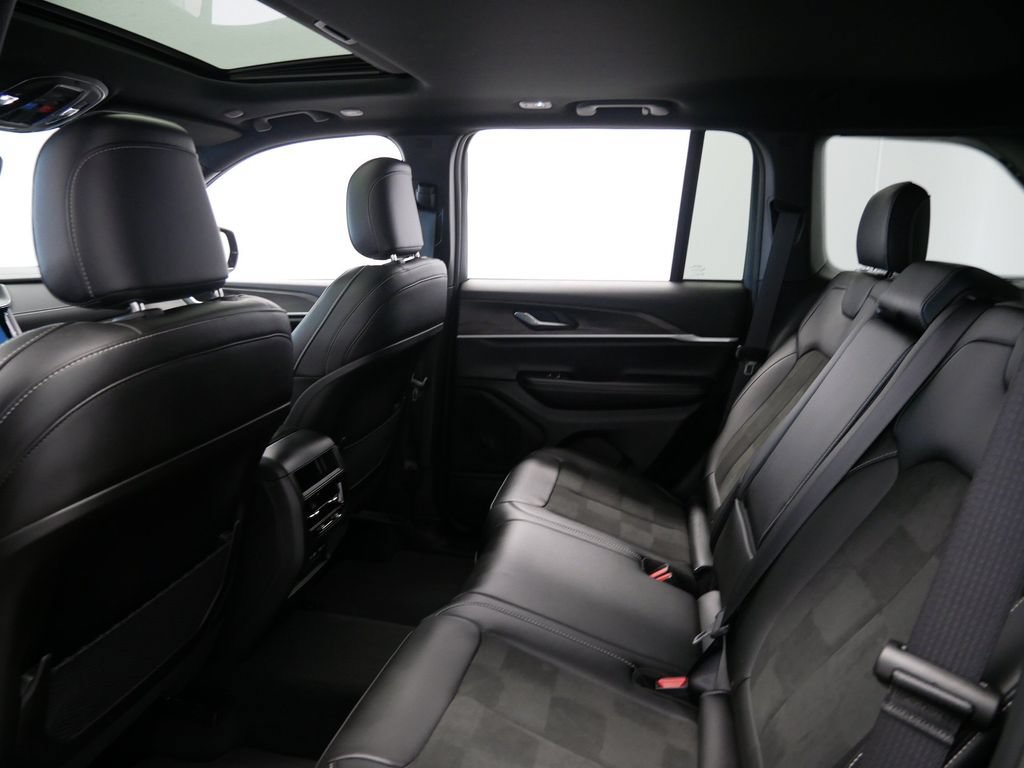 New 2026 Jeep Grand Cherokee Altitude AWD/4WD image 13