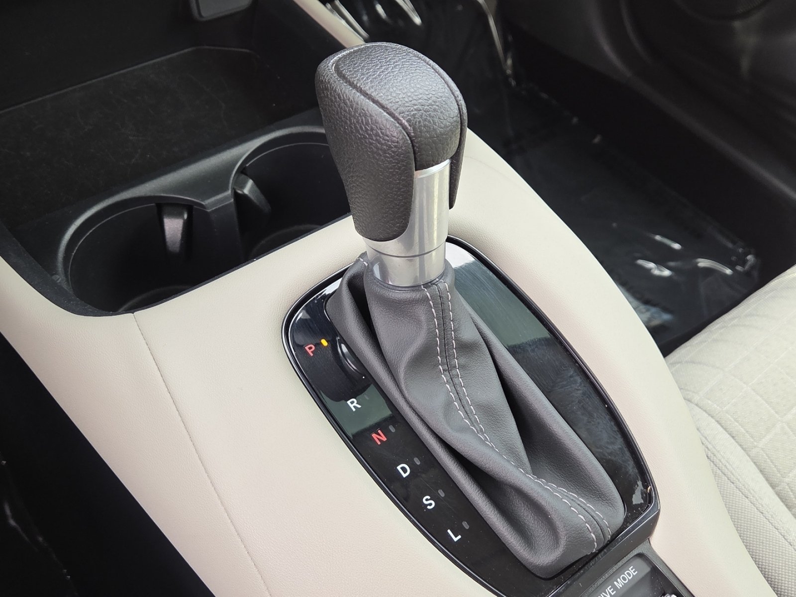 Used 2023 Honda HR-V LX image 31