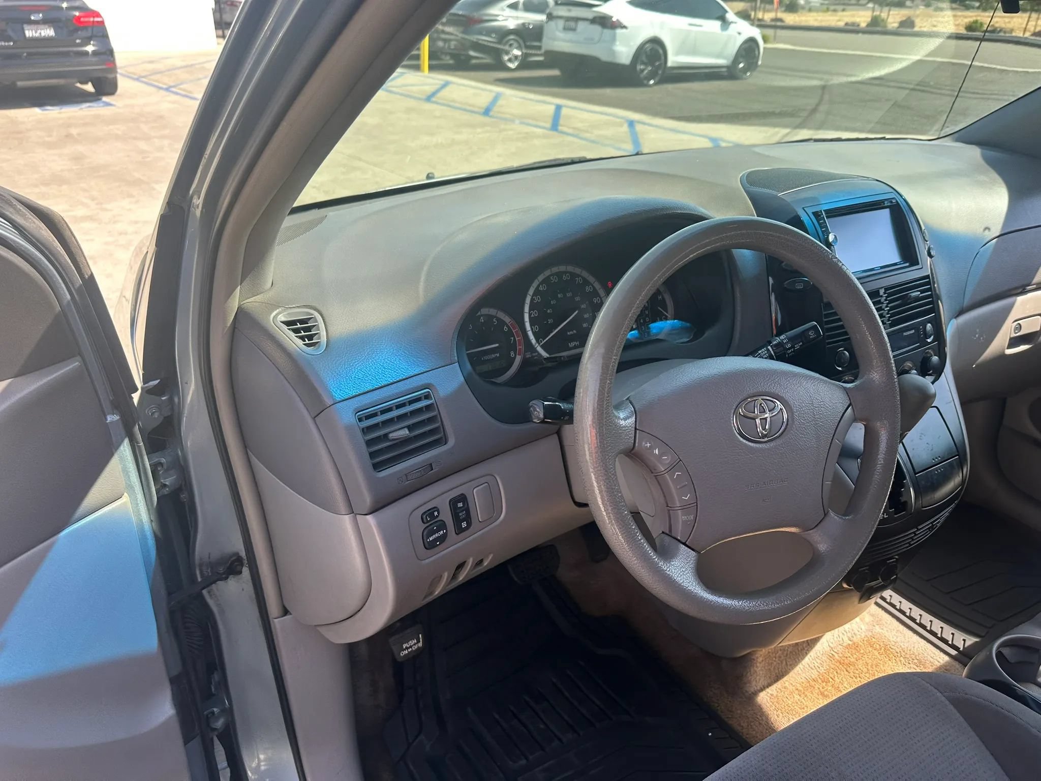 Used 2005 Toyota Sienna LE w/ LE Pkg 3 FWD image 36